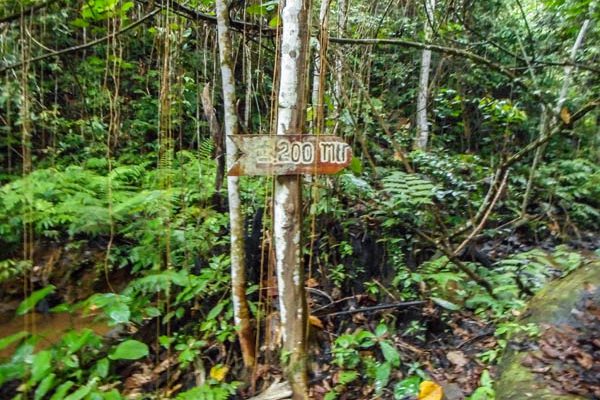 Papan Penujuk Lokasi Air Terjun